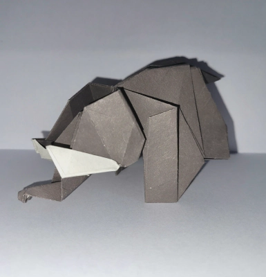 Elephant by Román Díaz